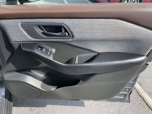 Used 2023 Nissan Rogue S image 45