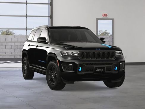 New 2024 Jeep Grand Cherokee Trailhawk w/ Advanced Protech Group II AWD/4WD image 11