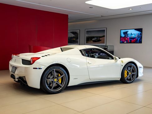 Certified 2015 Ferrari 458 Spider RWD image 31