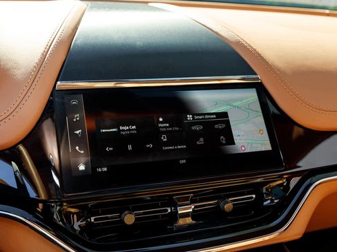 Used 2025 Aston Martin DBX 707 image 45