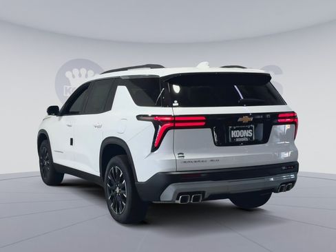 New 2026 Chevrolet Traverse LT w/ Sun and Wheel Package AWD/4WD image 10