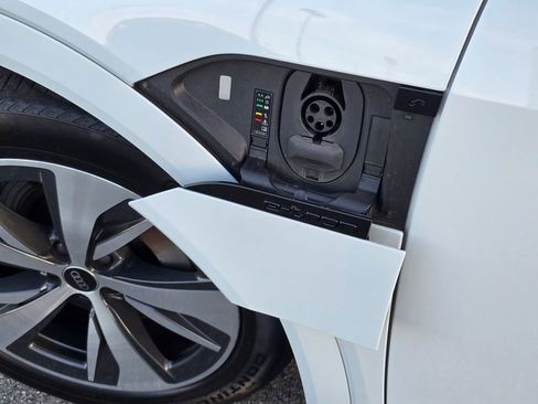 Used 2024 Audi Q8 e-tron Premium Plus image 28