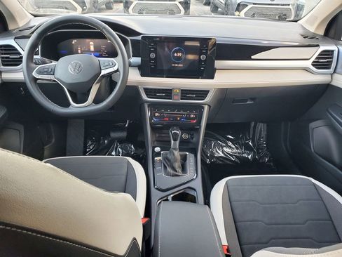 New 2026 Volkswagen Taos SE FWD image 6