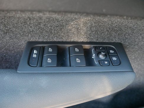 Used 2023 Volvo XC40 Recharge Plus w/ Protection Package Premier AWD/4WD image 16
