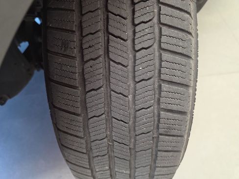 Used 2017 Ford Explorer XLT w/ Equipment Group 202A FWD image 36