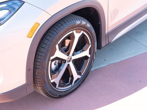 New 2026 Volkswagen Tiguan SE FWD image 12