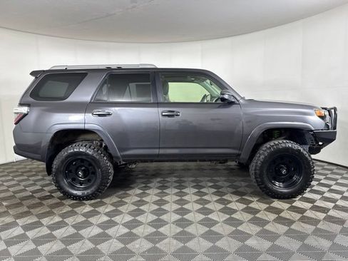 Used 2018 Toyota 4Runner SR5 Premium AWD/4WD image 2