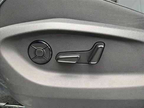 New 2026 Volkswagen Tiguan SE R-Line FWD image 11