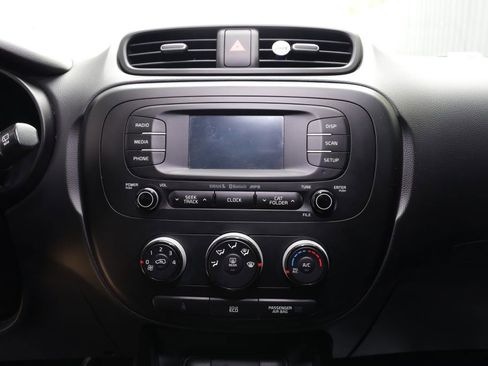 Used 2016 Kia Soul + FWD image 23