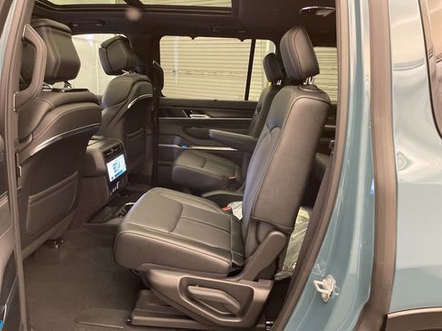 New 2026 Jeep Grand Wagoneer Summit AWD/4WD image 22