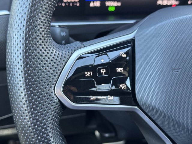 Certified 2024 Volkswagen Tiguan SE R-Line FWD image 11