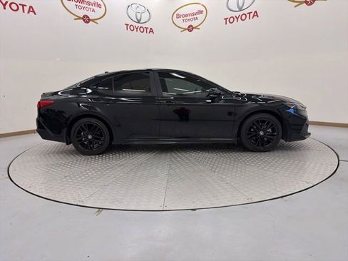 Used 2025 Toyota Camry SE w/ Convenience Package FWD image 3