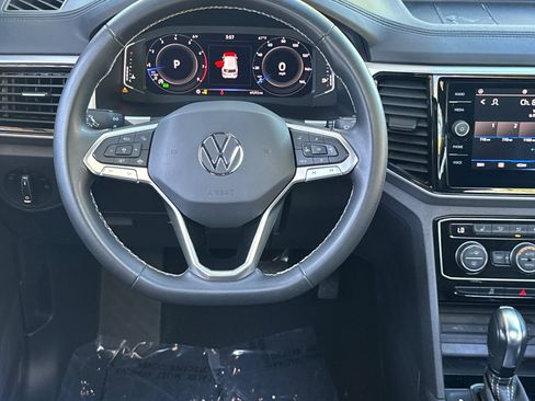 Used 2022 Volkswagen Atlas Cross Sport SE w/ Panoramic Sunroof Package FWD image 32