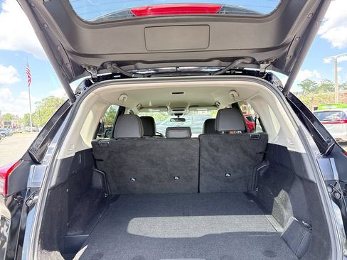 Used 2025 Nissan Rogue SV AWD/4WD image 31