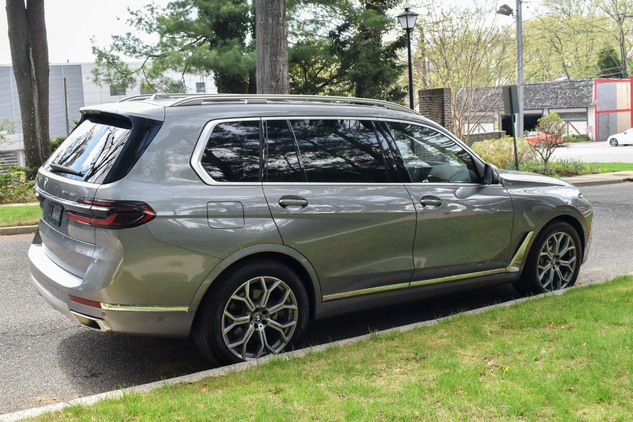 Used 2025 BMW X7 xDrive40i AWD/4WD image 8