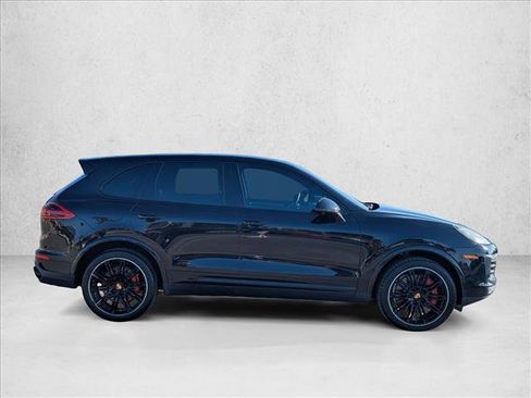 Used 2018 Porsche Cayenne Turbo image 4