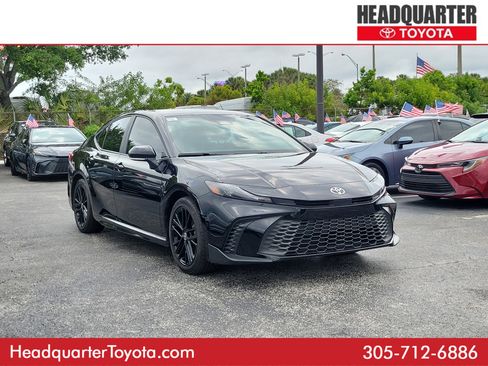 Used 2026 Toyota Camry SE FWD image 1
