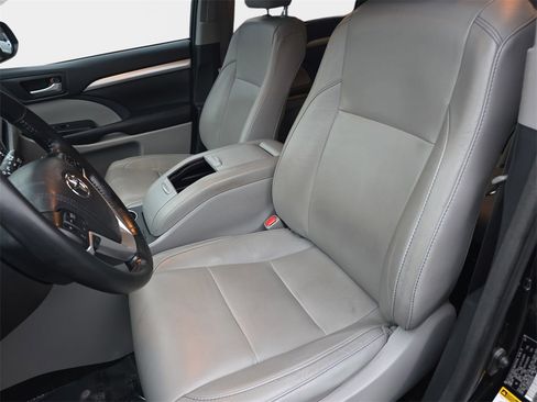 Used 2017 Toyota Highlander XLE image 20