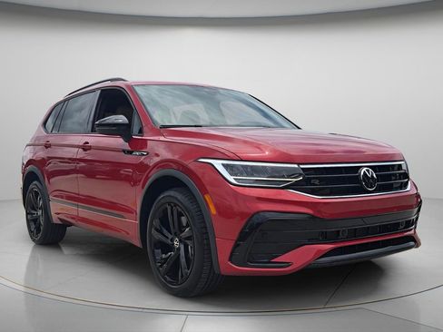 Used 2024 Volkswagen Tiguan SE R-Line FWD image 9