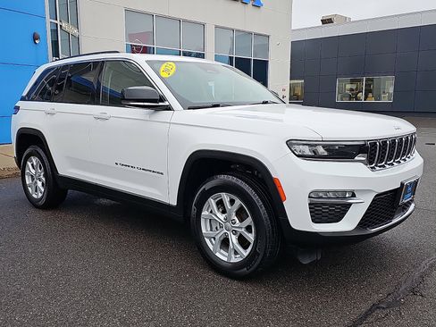 Used 2023 Jeep Grand Cherokee Limited image 3