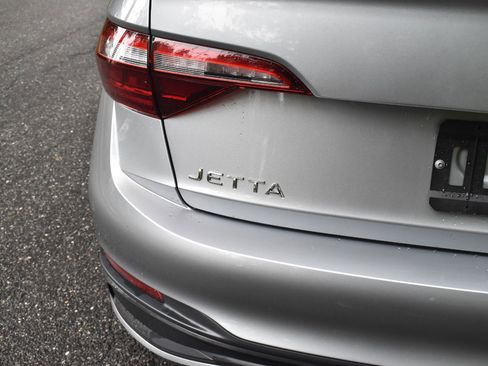 Used 2024 Volkswagen Jetta SE FWD image 36