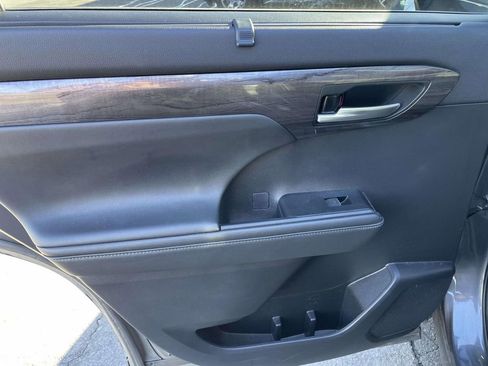 Used 2021 Toyota Highlander Platinum image 20