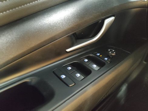 Used 2025 Hyundai Elantra SEL FWD image 27