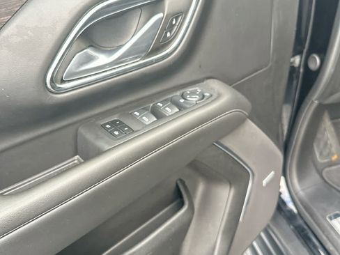 Used 2024 Chevrolet Suburban LT RWD image 17