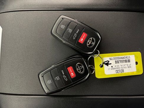 Certified 2025 Toyota Highlander LE image 24