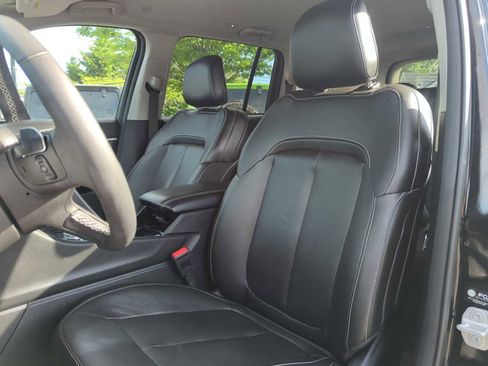 Used 2023 Jeep Grand Cherokee Limited w/ Black Appearance Package AWD/4WD image 14