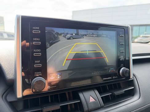 Used 2021 Toyota RAV4 XLE w/ Convenience Package FWD image 19