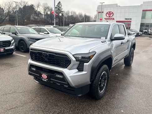 Used 2025 Toyota Tacoma TRD Off-Road image 3