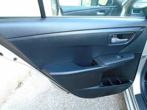 Used 2016 Toyota Camry SE image 10
