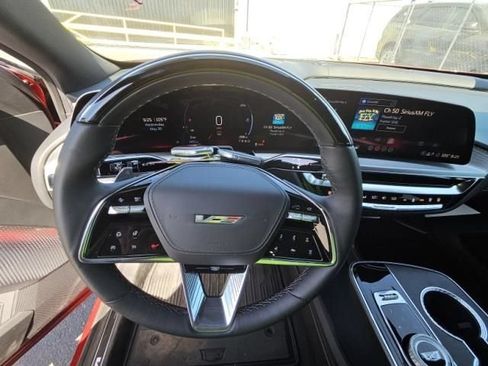 Used 2026 Cadillac Lyriq V AWD/4WD image 3