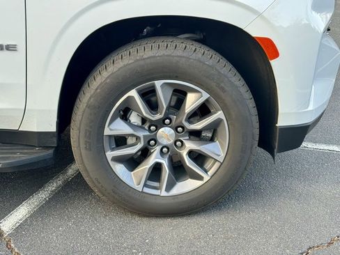 Used 2024 Chevrolet Tahoe LT w/ Luxury Package image 30