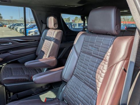 Used 2021 Cadillac Escalade Sport Platinum w/ Heavy-Duty Trailer Package image 32