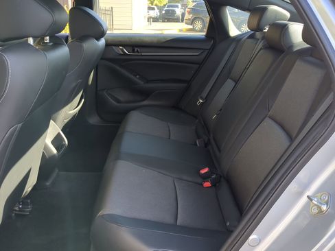 Used 2018 Honda Accord Sport image 17