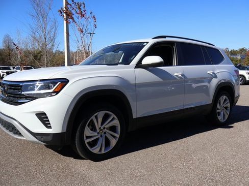 Certified 2023 Volkswagen Atlas SE image 3