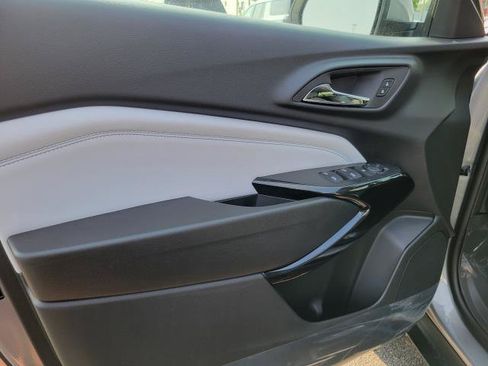 New 2026 Chevrolet Trax LT w/ Sunroof Package FWD image 6