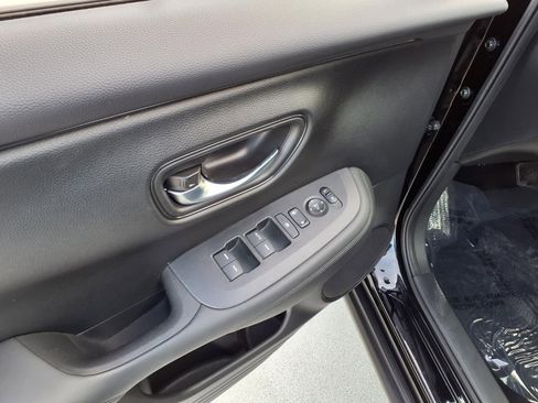 Used 2023 Honda HR-V LX image 12