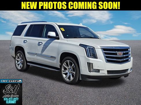 Used 2019 Cadillac Escalade Luxury AWD/4WD image 1