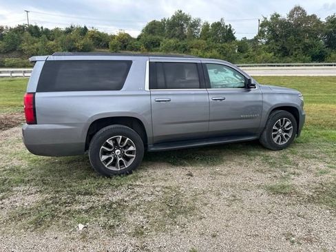 Used 2019 Chevrolet Suburban LT RWD image 27