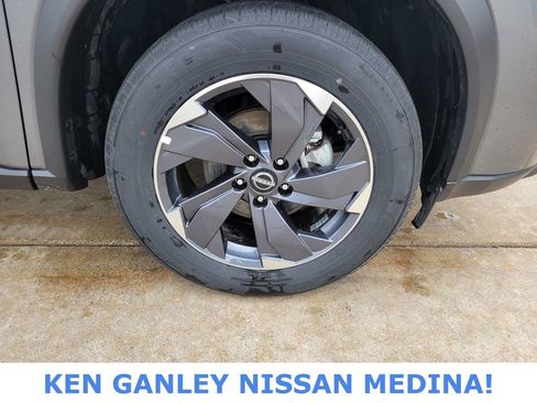 Used 2025 Nissan Rogue SV image 22