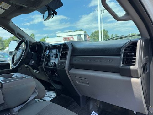 Used 2018 Ford F250 XL w/ Power Equipment Group AWD/4WD image 19
