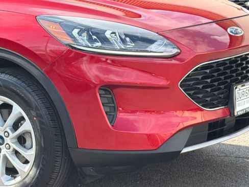 Used 2020 Ford Escape SE image 2