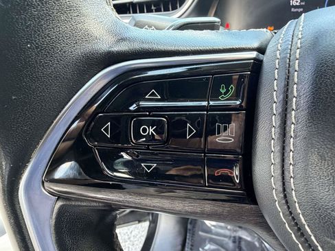 Used 2021 Jeep Grand Cherokee L Overland w/ Luxury Tech Group IV AWD/4WD image 17
