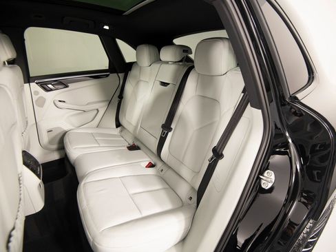 New 2026 Porsche Macan S image 31