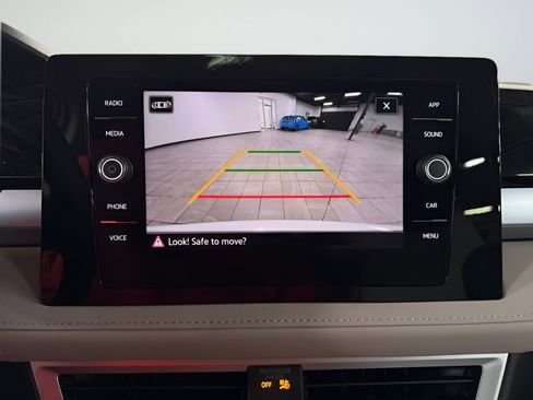 New 2025 Volkswagen Taos SE image 16