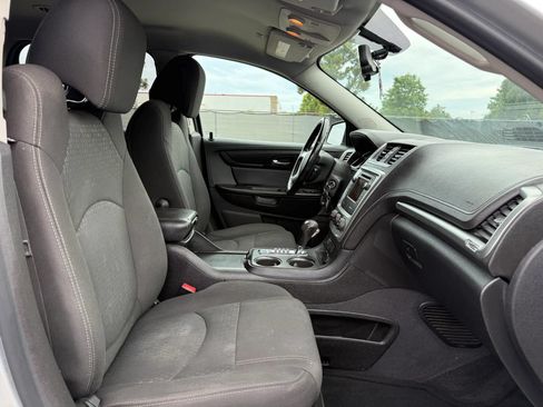 Used 2016 GMC Acadia SLE FWD image 18