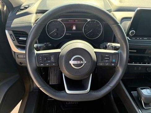 Certified 2024 Nissan Rogue SV FWD image 12